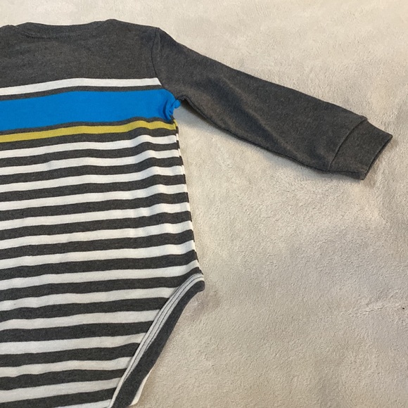 Carter’s onesie - Picture 9 of 9